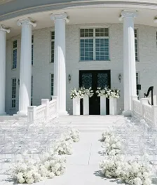 Neoclassical elegance and intensely private grandeur — 1