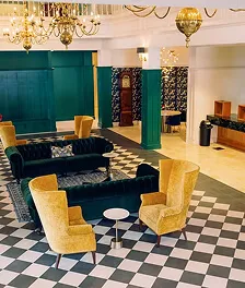 Vintage grandeur and captivating architectural style — 2