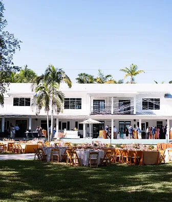 Secluded waterfront luxury and resort-style prestige — 1