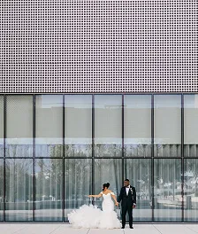 Striking contemporary architecture and waterfront views — 3