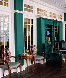 Vintage grandeur and captivating architectural style — 3