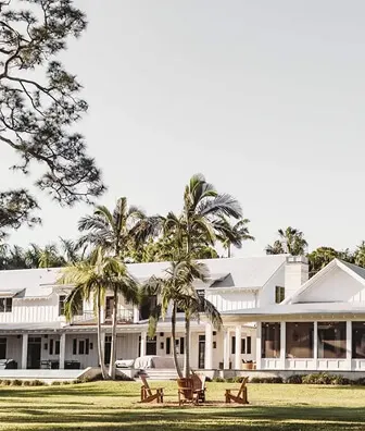 Secluded waterfront luxury and resort-style prestige — 3